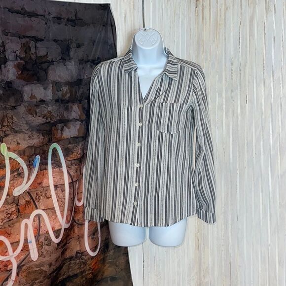 Noir. NWOT. Women’s gray and black striped blouse. Button up. XS. - Picture 1 of 10